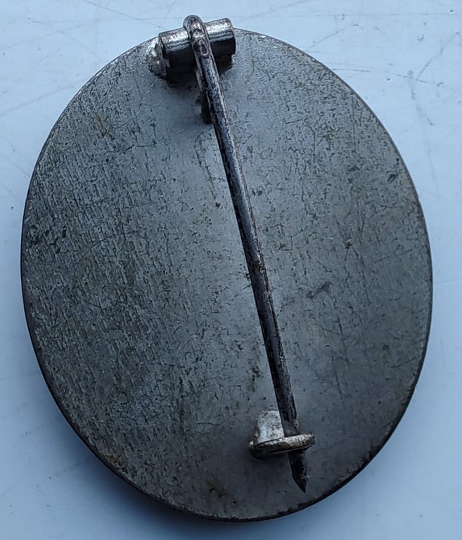 'Verwundeten-Abzeichen in Silber' being a non maker marked