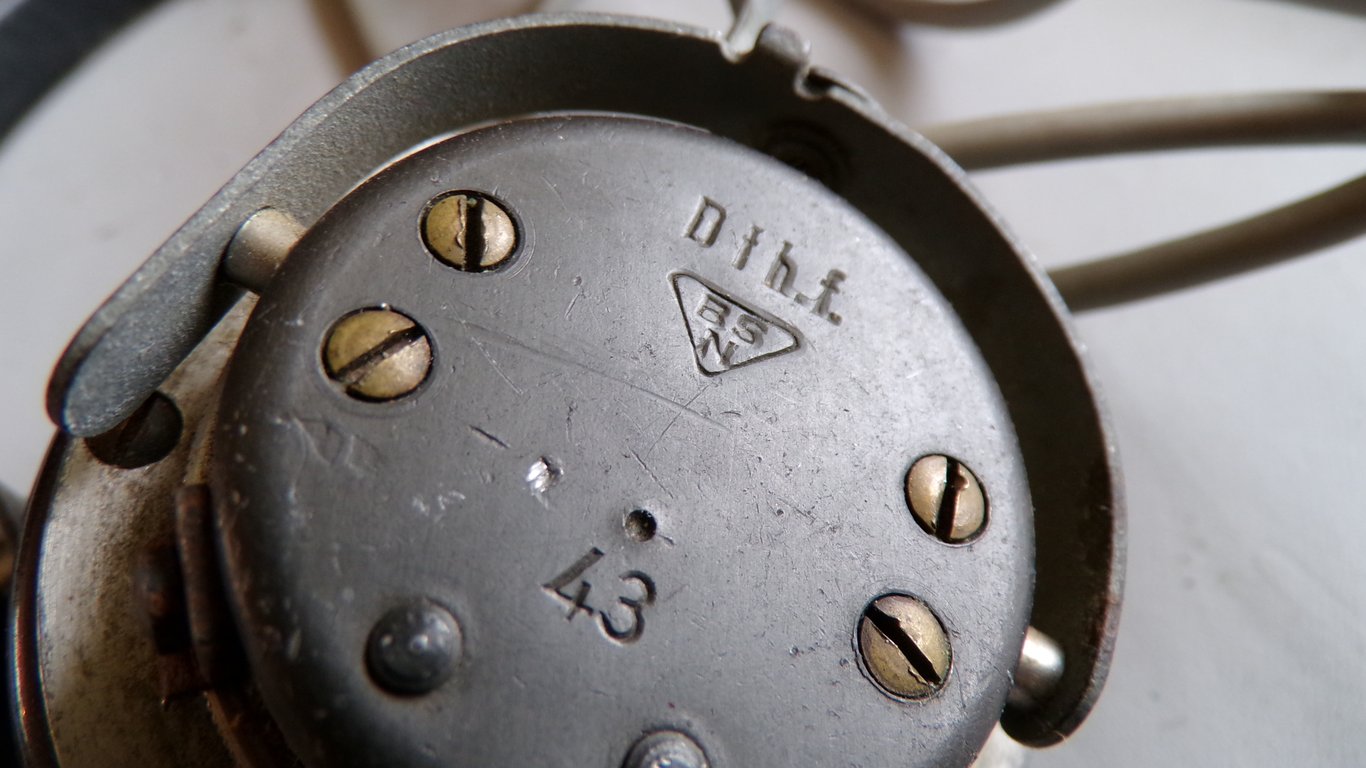 Wehrmacht Dfh.b (44) & Rare Dfh.f (43) Headphone Set