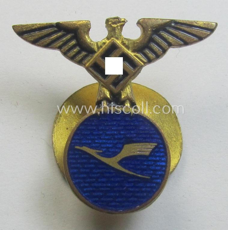 Attractive - fairly rarely seen! - example of a golden-toned (and nicely enamelled!) so-called: 'Mitgliedsabzeichen o. Allgemeines-Dienstabzeichen der Deutsche Lufhansa (o. DLH)' that is showing a unique, engraved serial-number (ie. '4453')