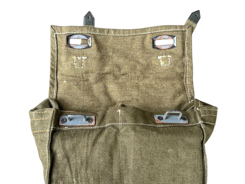 Late-war Pioneer Combat Assault Pouches