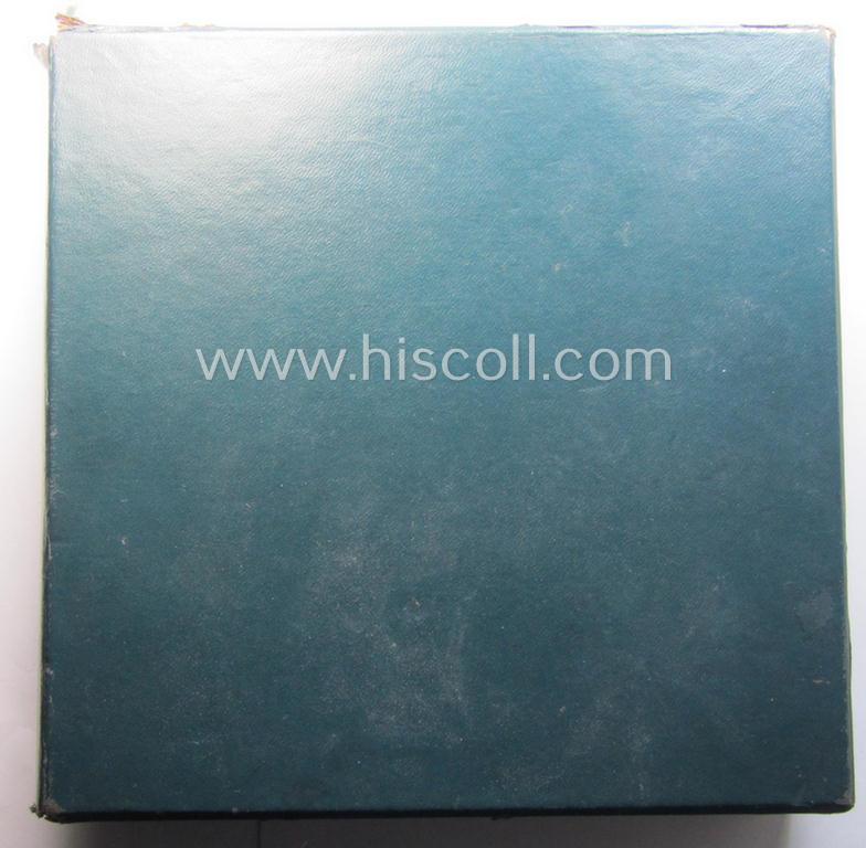 Bright-silver-toned, WH (Heeres): 'Paradefangschnur für Adjutanten' (ie. adjutants'-aiguillette) that comes stored in its period, carton box as issued