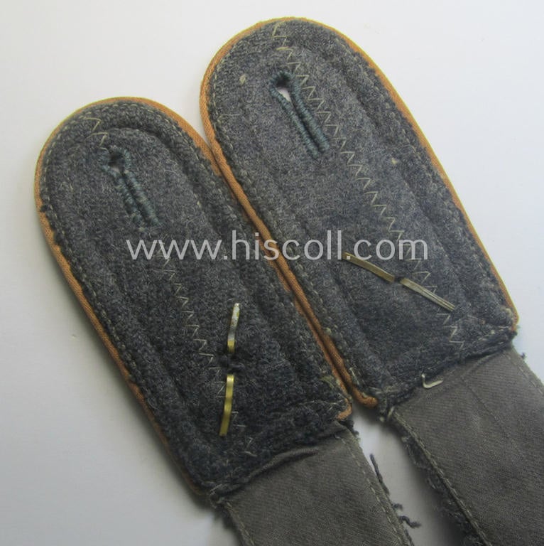 Pair of WH (Luftwaffe) NCO-type shoulderstraps: 'Feldwebel der LW-Nachrichten-Trpn.'