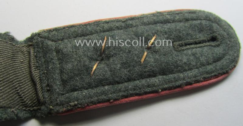 Single, WH (Heeres) 'M40 o. M43'-pattern, NCO-type shoulderstrap: 'O.Fwbl. eines Pz- o. Panzerjäger-Abtlgs. o. Rgts.'