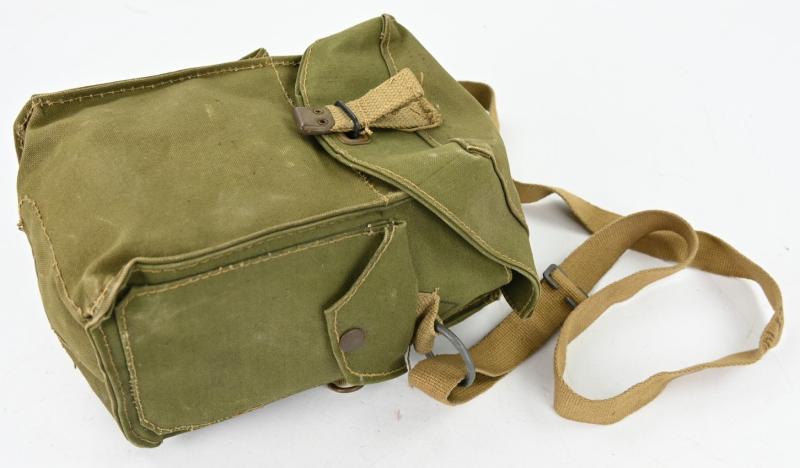 British WW2 Leightweight Gasmask in Carrying Bag