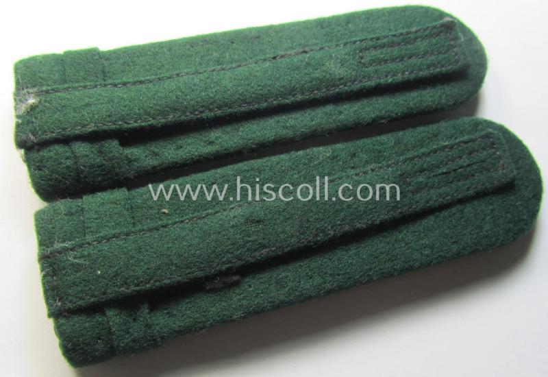 Attractive - and fully matching! - WWII-period and neatly 'cyphered', 'Zoll'- (ie. customs-) related NCO-type shoulderboard-pair as was intended for an official holding the rank of: 'Hilfs-Zollbetriebs-Assistent'