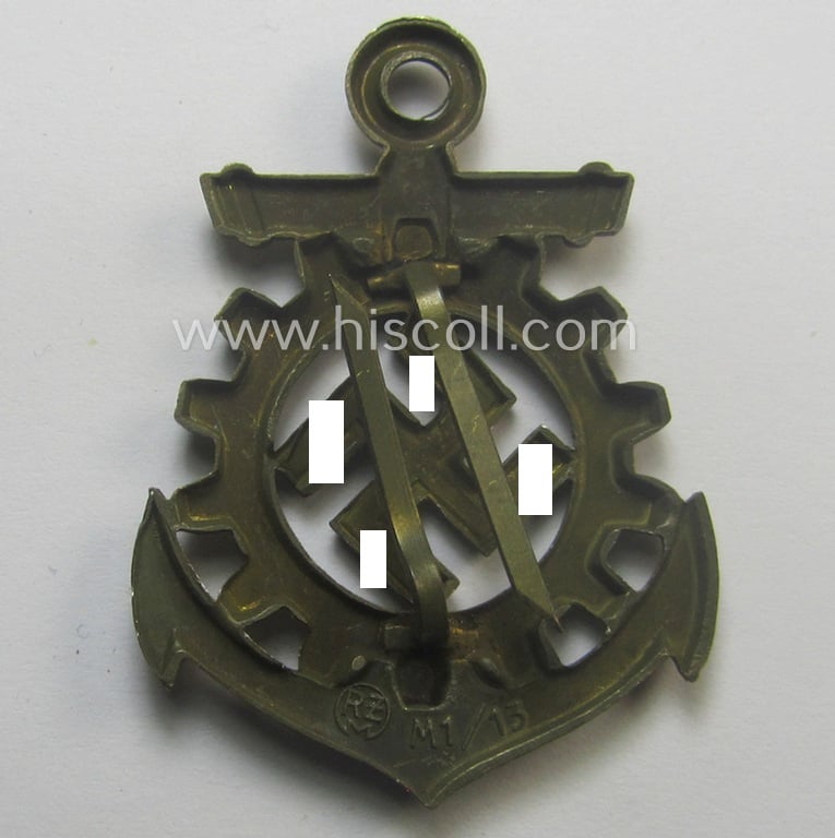 Superb - and rarely seen! - bright golden-toned 'DAF'- (ie. 'Deutsche Arbeitsfront'-) related so-called: 'Marine-Werkschar'-visor-cap-cocarde that shows a clear makers'- (ie. 'RzM M1/13'-) designation