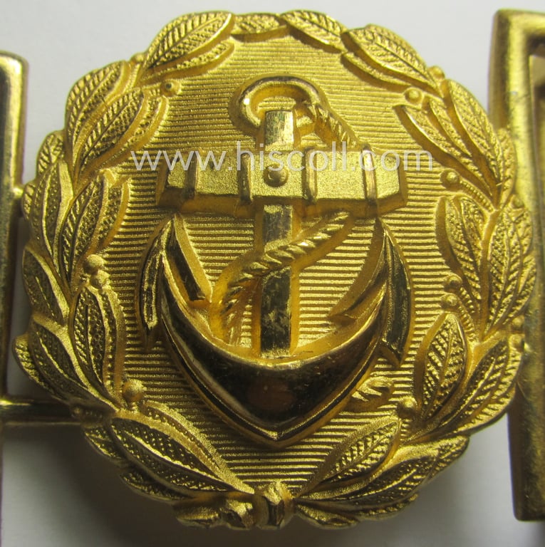 Smaller-sized - and 'virtually mint'! - WH (KM) 'standard-issue'-pattern, bright-golden-toned- and/or typical zinc-based officers'-dress-model belt-buckle (ie. 'Paradefeldbinde-Koppelschloss für Offiziere der KM') being a non-maker-marked example