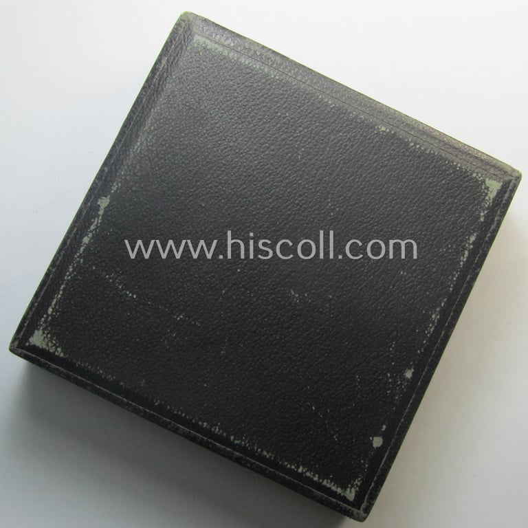 Attractive - albeit empty! - 'simplified' etui as was specifically intended to store a: WH (Heeres, LW etc.) 'Deutsches Kreuz im Gold' (or DKiG) that comes in an overall nicely preserved condition