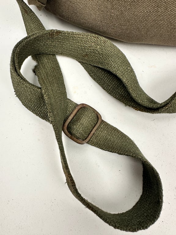 Rare Fallshirmjager gasmask/bag "ebd"