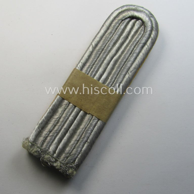 'Stonemint' - and fully matching! - pair of WH (Luftwaffe) officers'-type shoulderboards as was intended for usage by an: 'Leutnant' who served within the: 'LW-Flieger- o. FJ-Truppen'