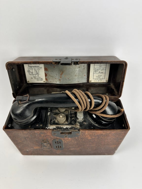 Nice original German WW2 FF33 Field Telephone (Feldfernsprecher 33) 1939