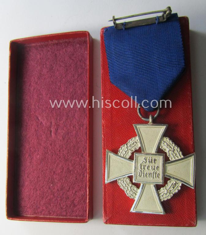 Neat, 'Treuedienst Ehrenzeichen 2. Klasse' being a non-maker-marked example that came mounted onto its original ribbon (ie. 'Bandabschnitt') and that came stored in its non-maker-marked etui (ie. two-pieced box)