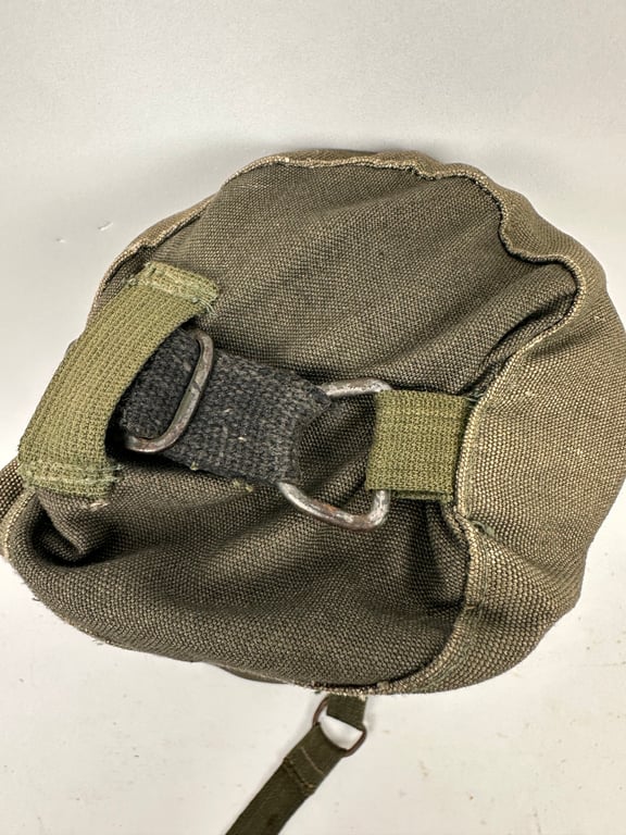 Rare Fallshirmjager gasmask/bag "ebd"