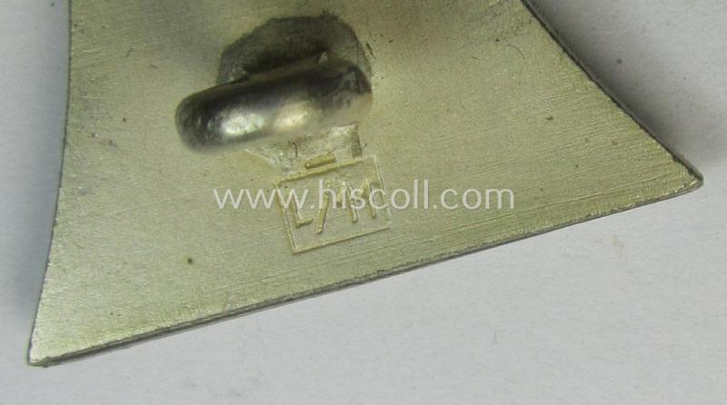 Superb - fully untouched and I deem never used nor worn! - 'Eisernes Kreuz 1. Kl.' (or: Iron Cross 1st class) being a maker- (ie. 'L/11'-) marked example as was produced by the maker (ie. 'Hersteller'): 'Wilhelm Deumer'