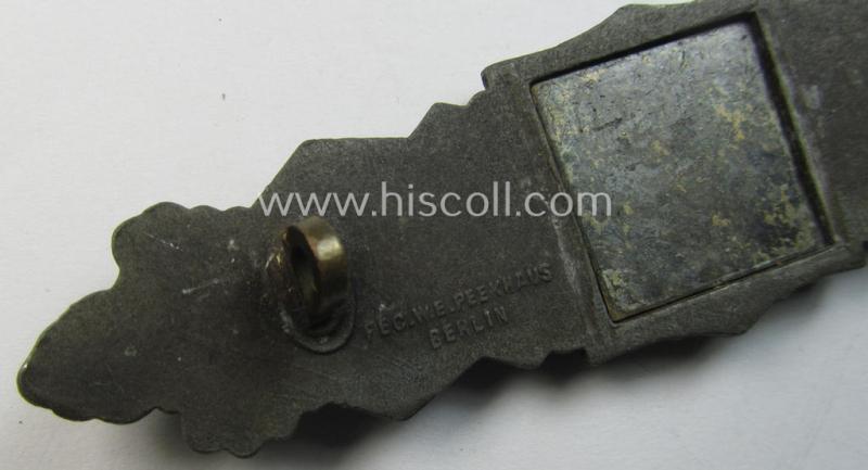 Attractive, 'Nahkampfspange in Bronze' (or: bronze-class close-combat clasp ie. CCC) being a maker- (ie. 'FLL'-) marked, so-called: '3rd pattern'-specimen as was produced by the maker- (ie. 'Hersteller') 'Friedrich Linden'