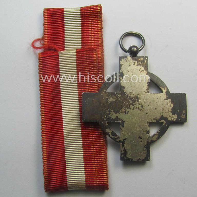 Attractive, 'Feuerwehr-Ehrenzeichen der II. Stufe' that comes together with its period (long-sized!) piece of ribbon (ie. 'Bandabschnitt') as issued and/or recently found