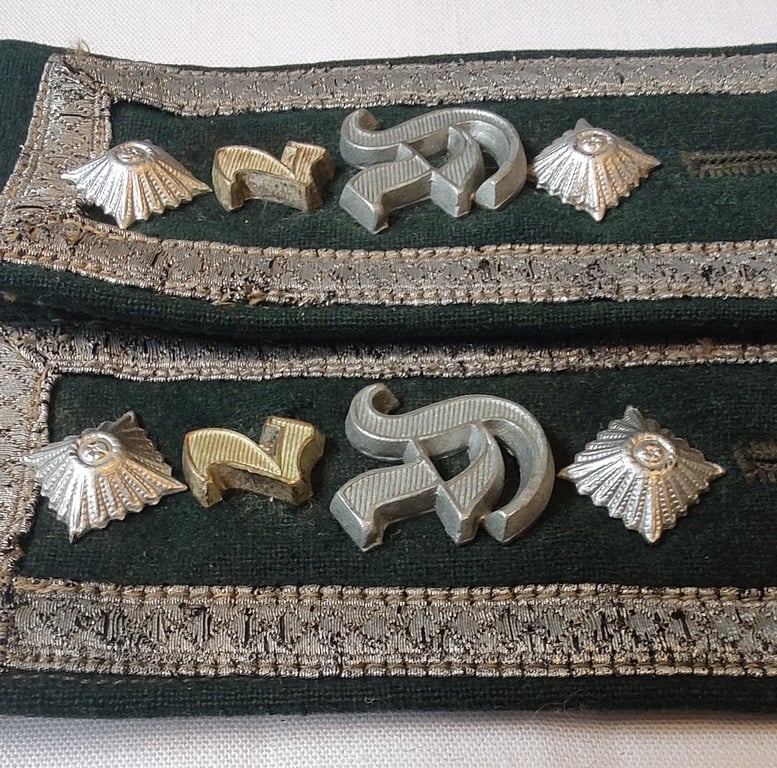 Pair of WH (Heeres), neatly 'cyphered'  M36/M40-pattern pointed style NCO type shoulder straps ' Kradschützen-Bataillon 7