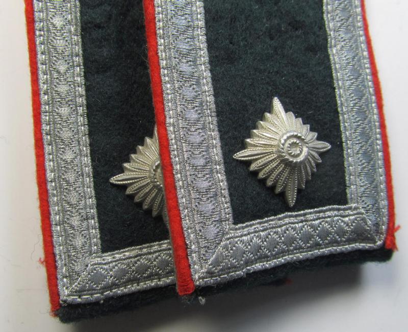 Attractive - and fully matching! - pair of WH (Heeres) early-war-period- (ie. 'M36'- ie. 'M40'-pattern, 'tailor-made'- and/or rounded-styled) NCO-type shoulderstraps as was intended for a: 'Wachtmeister eines (Sturm)Art.-Abts. o. Rgts.'
