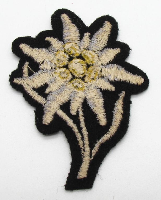 Waffen SS 'Gebirgsjäger' Edelweiss cloth cap badge