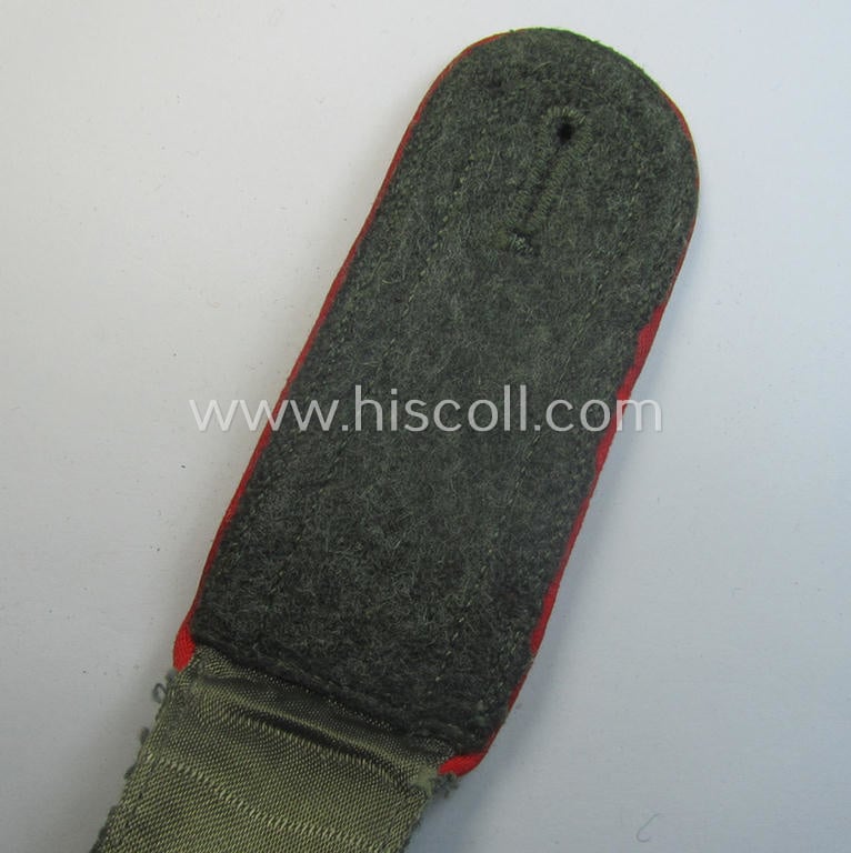Single, mid- (ie. early-) war-period, WH (Heeres) so-called: 'M40 o. M43'-pattern NCO-type shoulderstrap as was intended for - and worn by! - an: 'Unterwachtmeister eines (Sturm)Artillerie-Rgts.'