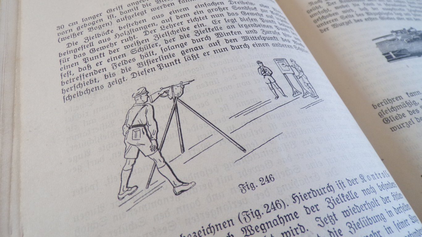 HJ im Dienst Handbook - Linen Cover