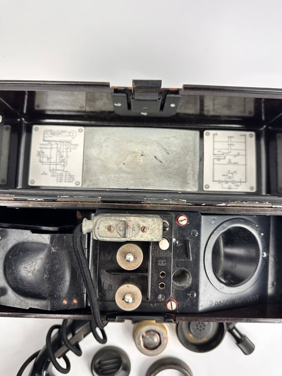 Nice original German WW2 FF33 Field Telephone (Feldfernsprecher 33) "ded"1940