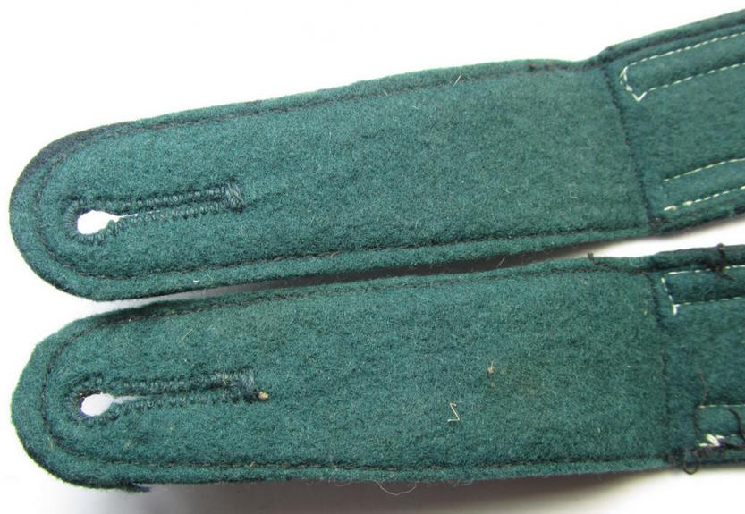 Neat - and fully matching! - pair of WH (Heeres), early-war-period- (ie. 'M36 o. M40'-pattern and 'pointed styled') 'cyphered' NCO-type shoulderstraps as was intended for - and worn by! - an: 'Unteroffizier des Infanterie-Regiments 154'