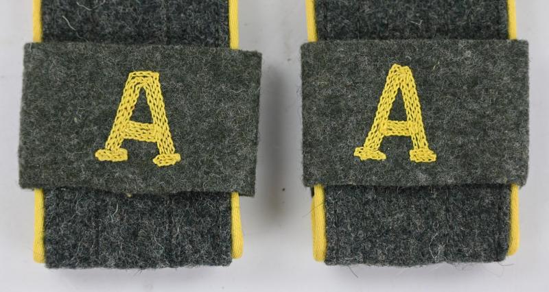 German WH M44 Shoulderboards Signal-Abwehr