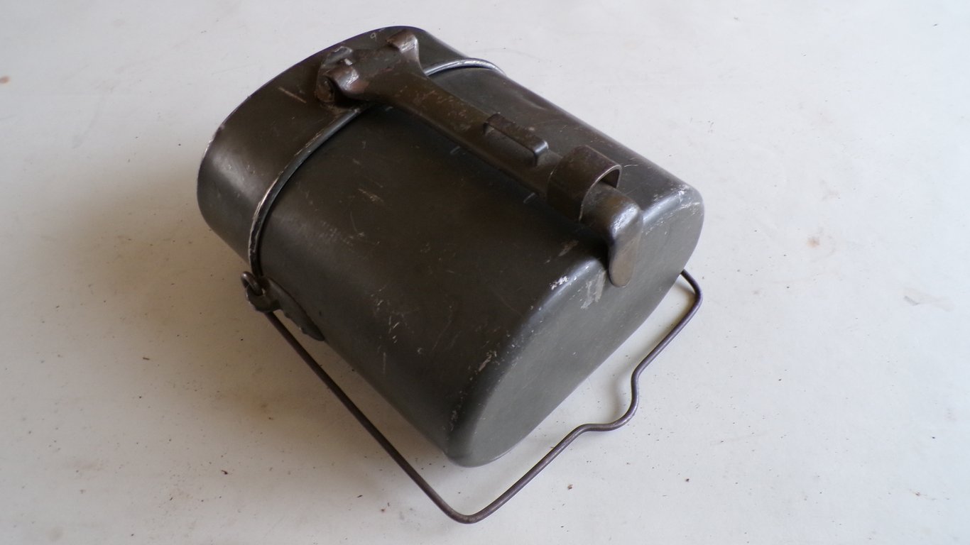 1934 Matching Mess Kit