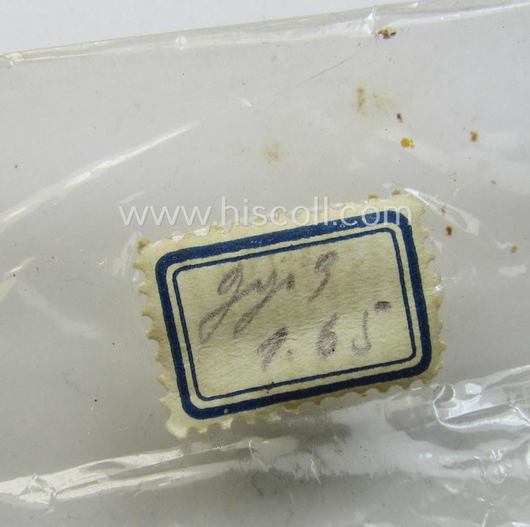 Attractive - and fully matching! - pair of WH (Heeres) neatly 'cyphered', officers'-type shoulderboards as (dual)piped in the black-coloured branchcolour as was intended for a: 'Leutnant der Res. des Pionier-Batallions 7'