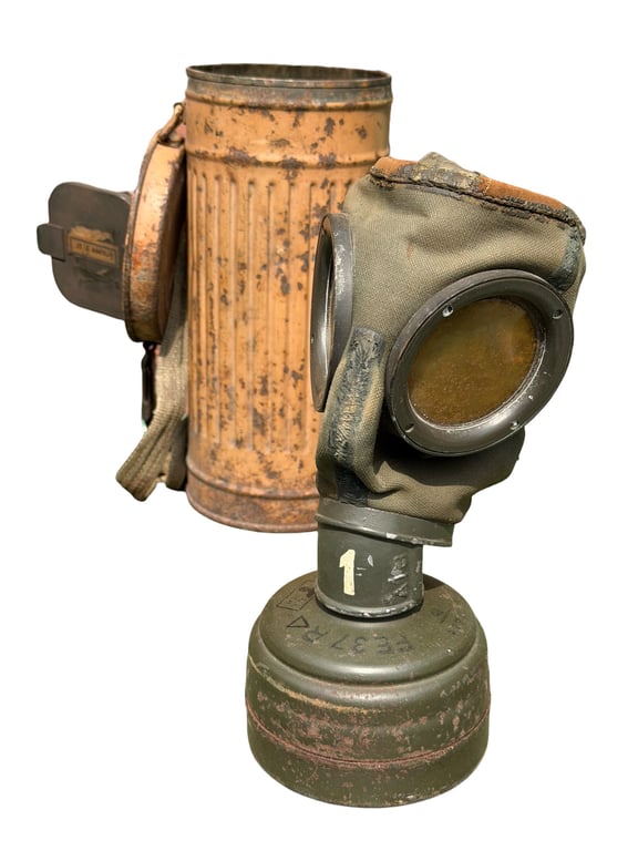 Sud Front Gasmasker and Canister