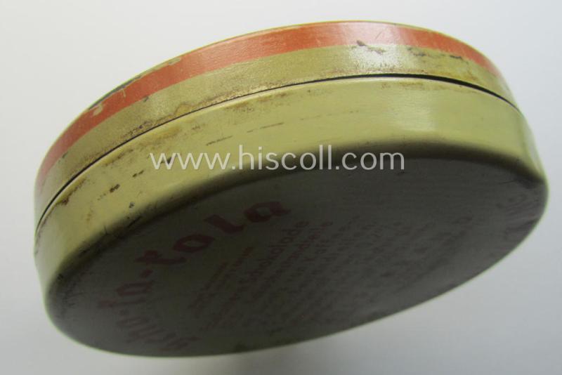WH chocolate ration-tin of the make: 'Scho-ka-kola - Wehrmachts-Packung', dated: '1940' that comes in an overall nice, albeit clearly used- (ie. empty) condition
