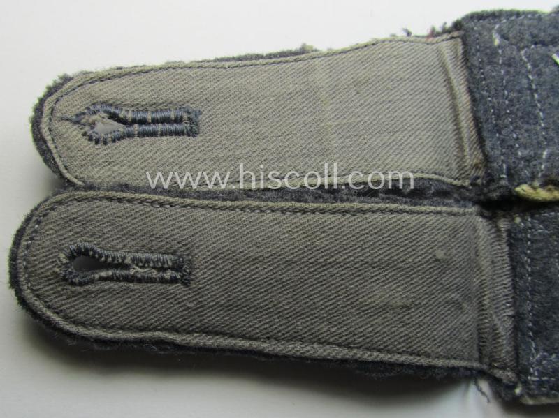 Pair of WH (Luftwaffe) white-piped, so-called: 'Hermann Göring'-division, NCO-type shoulderstraps: 'Fwbl. u. Mitglied der Hermann Göring Division'