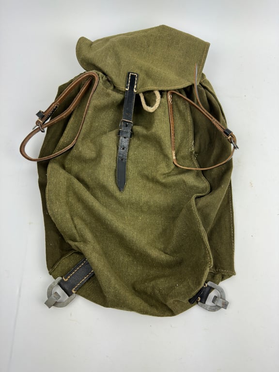 WW2 German late war M44 "Rucksack"