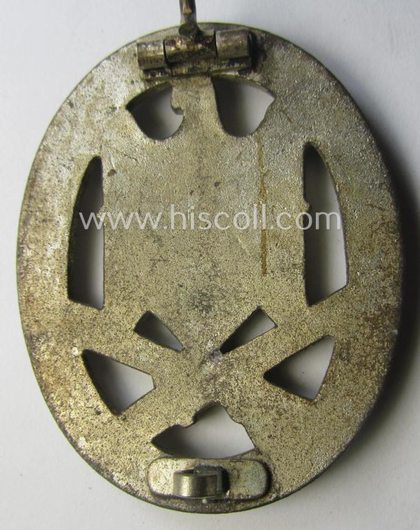 'Allgemeines Sturmabzeichen' being a detailed albeit unmarked example (of the 'long-barrel-hinge'-variant!) as executed in 'Feinzink' as produced by the: 'Steinhauer & Lück'-company