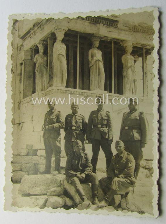 WH (LW-, Heeres- etc.) related and genuine silver-based) 'souvenir'-hanger from the Greek campaign depicting the: 'Parthenon' in Athens and showing the text: 'Andenken von Athen 1941'