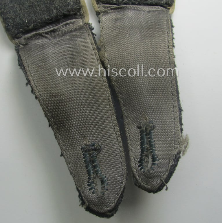 Superb, pair of WH (Luftwaffe) white-piped, so-called: 'Hermann Göring'-division, EM-type shoulderstraps: 'Soldat u. Mitglied der Hermann Göring Div.'