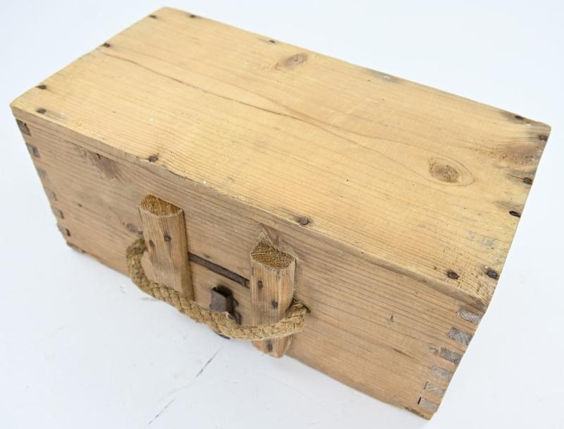German WH Entlastungzunder 44 Ammunition Box