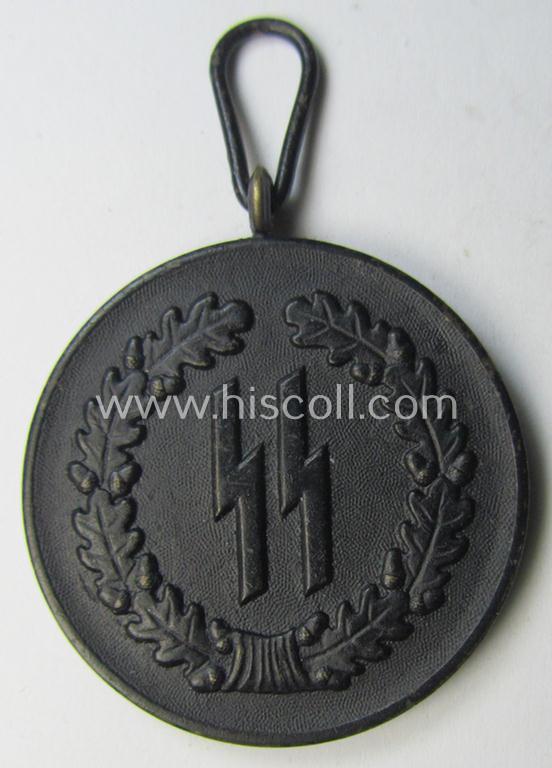 Superb - and actually rarely encountered! - 'SS-Dienstauszeichnung der 4. Stufe' (or black-toned, loyal-service medal for 4 years of loyal-service in the SS) that comes together with its original (and slightly used) ribbon (ie. 'Bandabschnitt')