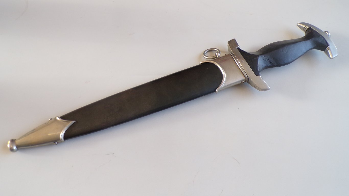 Early M33 SS Dagger by Herder