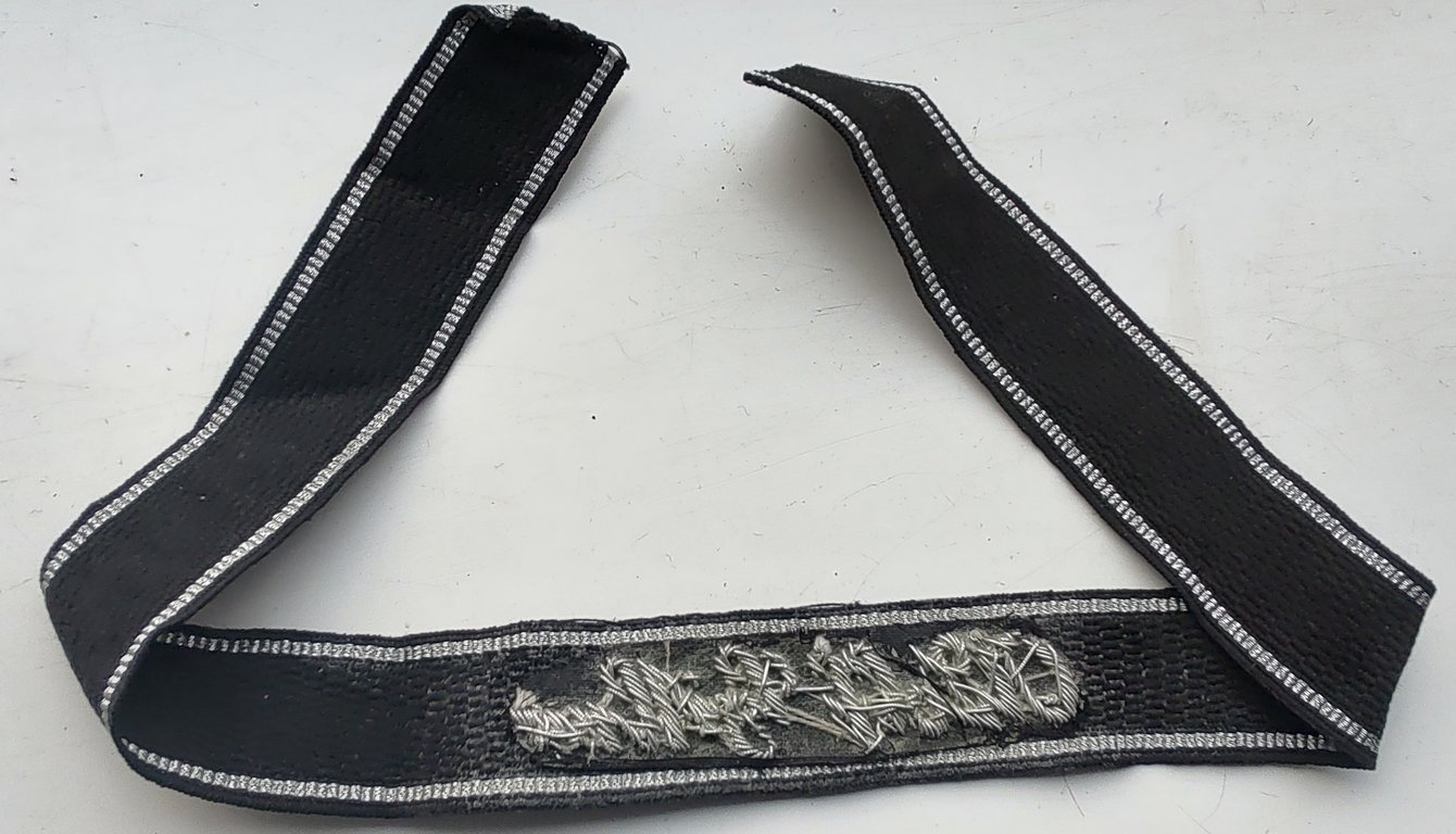 Waffen-SS officer Insignia to LAH