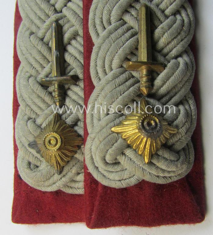 Pair of WH (Heeres) officers'-type shoulderboard-pair: 'Oberstleutnant u. Kriegs- o. Oberfeldrichter des Heeres'