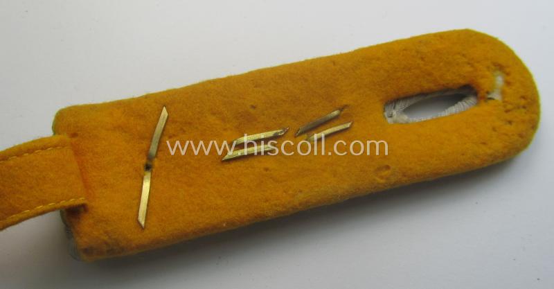 Single - but nevertheless fairly rarely seen! - WH (Heerer) neatly 'cyphered', officers'-type shoulderboard as was intended for an: 'Oberleutnant des Kavallerie-Aufklärungs-Abts. 6'
