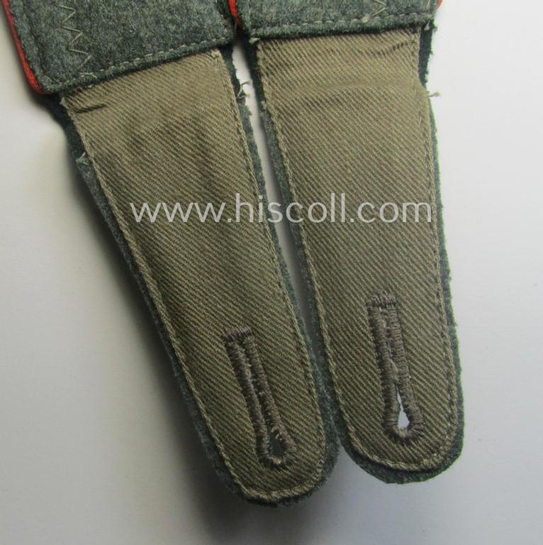 Pair of so-called: 'M40'-pattern, WH (Heeres) EM-type shoulderstraps: 'Sld. der (Sturm)Artillerie.-Trpn.'