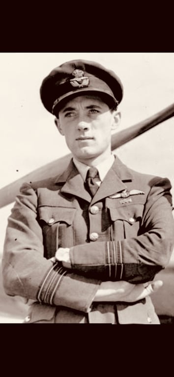 AUTHENTIC ORIGINAL WWII BRITISH RAF FLIGHT LIEUTENANT PILOTS TUNIC.