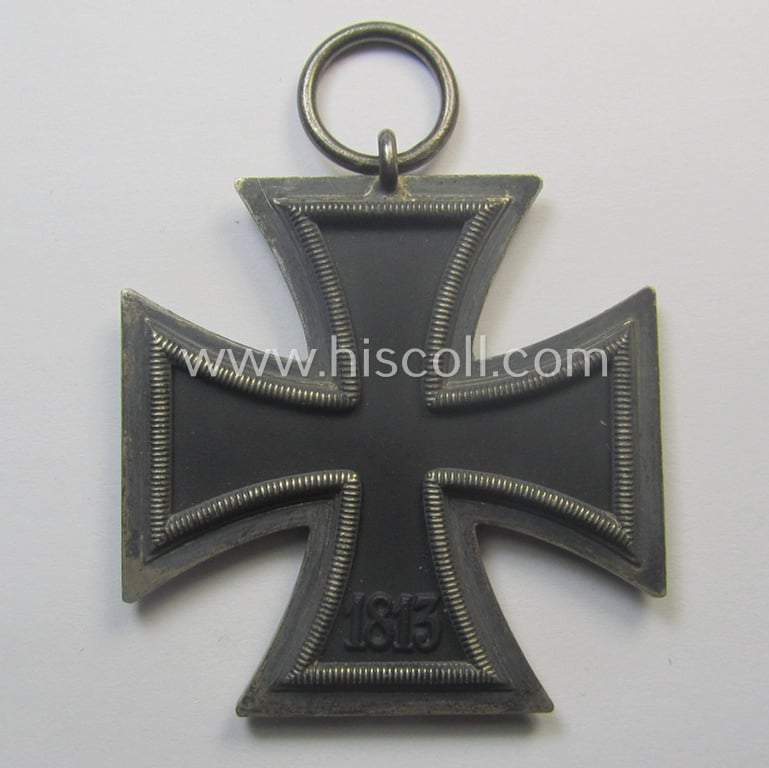 'EKII. Klasse' being a non-maker-marked example that comes together with its 'Feld- o. Bandspange' by (I deem) the maker (ie. 'Hersteller'): 'AG der Graveur-, Gold- und Silberschmiede-Innungen'