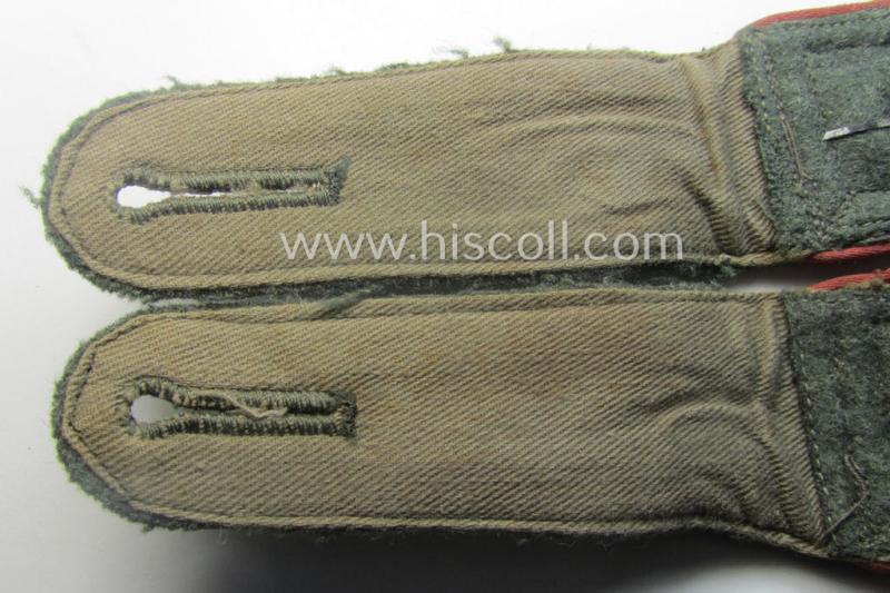 Pair of WH (Heeres) 'M41 o. M43'-pattern, NCO-type shoulderstraps as piped in the bright-pink-coloured branchcolour as was intended for a: 'Feldwebel einer Panzerjäger-Abtgs.'