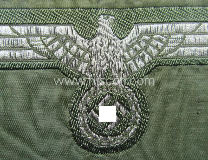 Attractive, WH (Heeres) 'flatwire'-woven, officers'-type breast-eagle (ie. 'Brustadler für Offiziere') as was executed in bright-silverish-coloured braid as was intended for usage on the various officers'-pattern tunics
