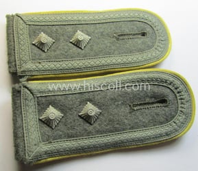 Attractive - and fully matching! - pair of...