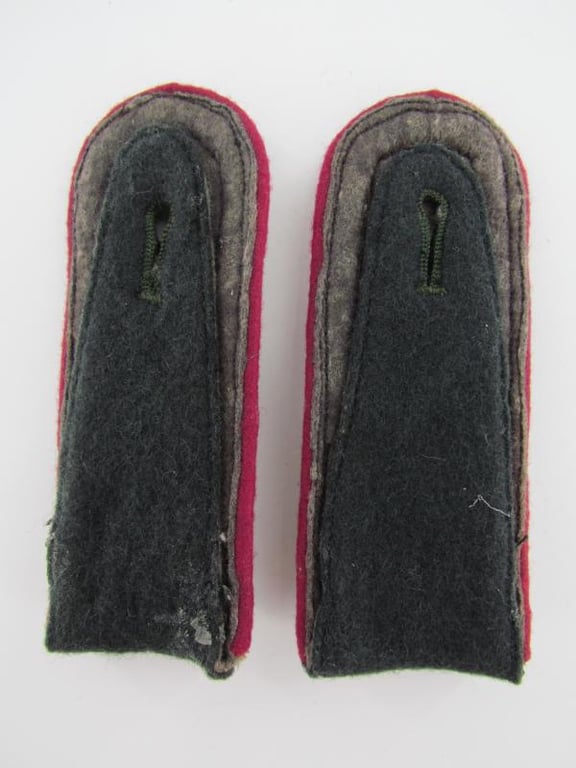 NCO shoulder boards for a Hauptfeldwebel in Nebelwerferabteilung